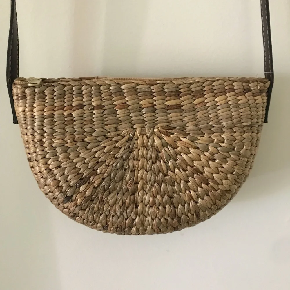 Straw Shoulder Bag NWOT - Picture 2 of 5